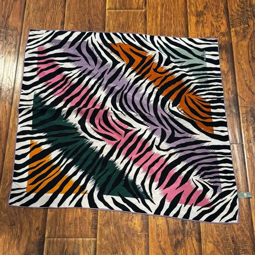 Oscar de la Renta Scarf Multicolor Zebra Print 100% Silk Square Made in Japan